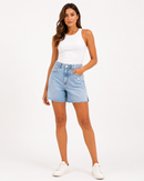 Short Jeans Mom Feminino | Fendas Laterais